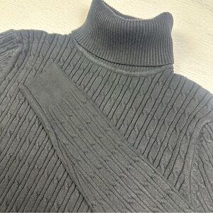 Black Knit Turtleneck Sweater Women’s  No Tag. (Fits xs/sm)